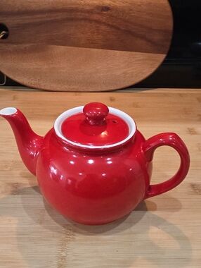 Vintage Red Ceramic Teapot with Lid - Classic Kitchen Teapot.  Great Condition!